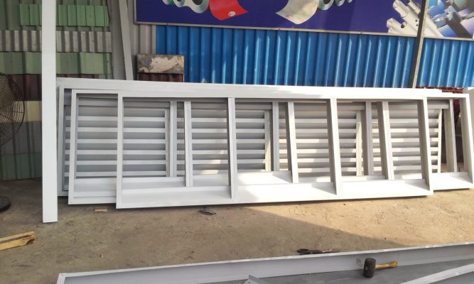 LAM GIÓ CỬA CHỚP