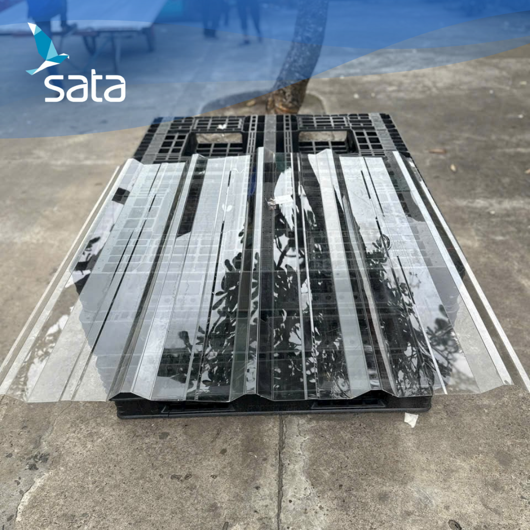 Tôn lấy sáng Polycarbonate
