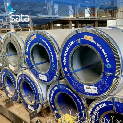 Tôn cuộn Nam Kim được sản xuất từ thép mạ kẽm, mạ màu và mạ nhôm kẽm