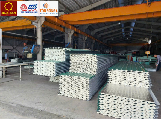 Tôn cách nhiệt PU màu xanh ngọc