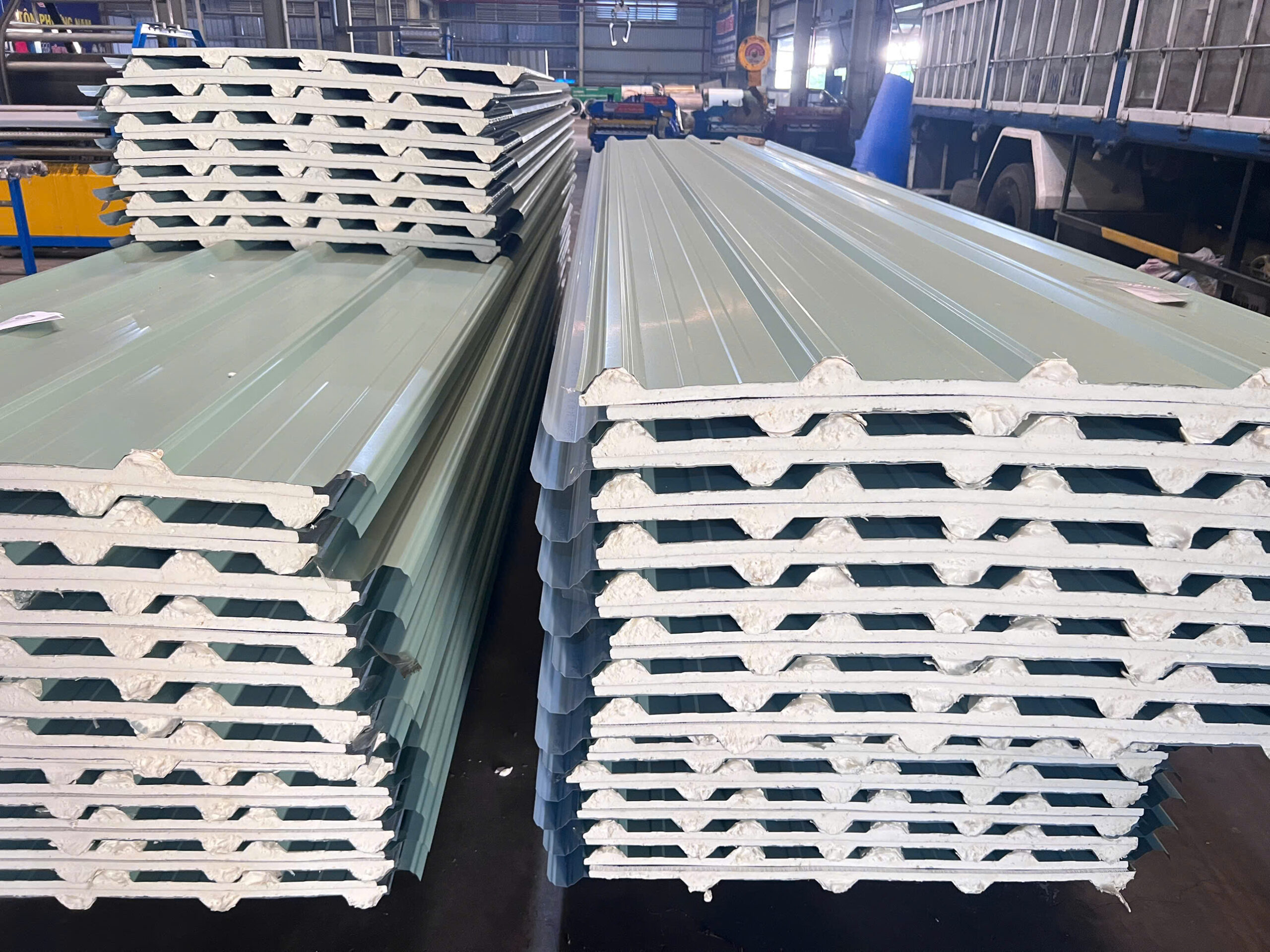 Tôn PU Cách Nhiệt Hoa Sen Tôn PU Cách Nhiệt Hoa Sen