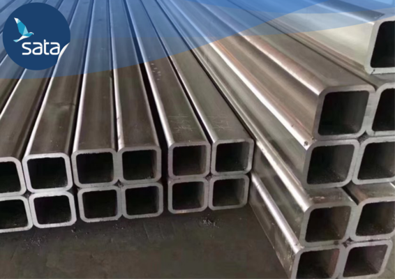 Sắt hộp 40×40 phù hợp với các ứng dụng đa dạng như làm khung cửa, lan can, giàn giáo, các cấu trúc nội thất.