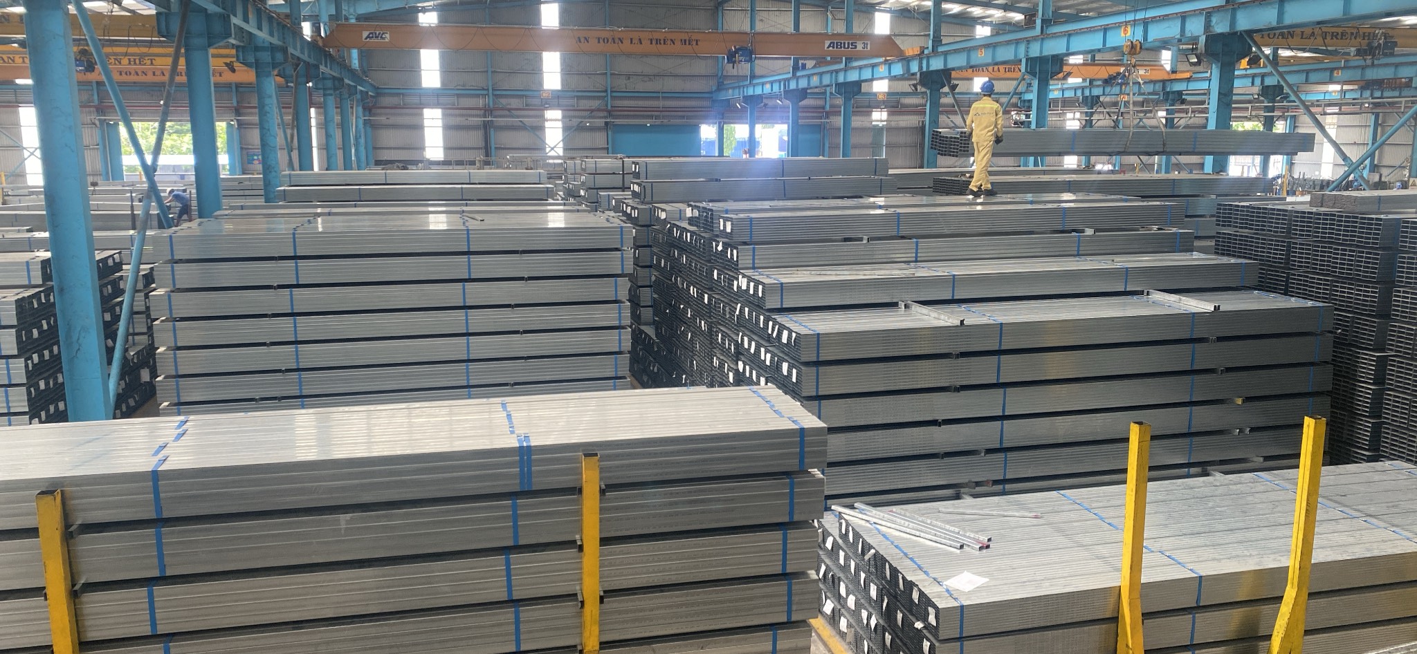 sắt hộp hòa phát 3 sắt hộp hòa phát