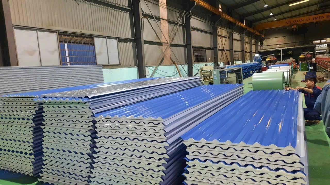 Tầm quan trọng của tôn chống nóng trong xây dựng và công nghiệp
