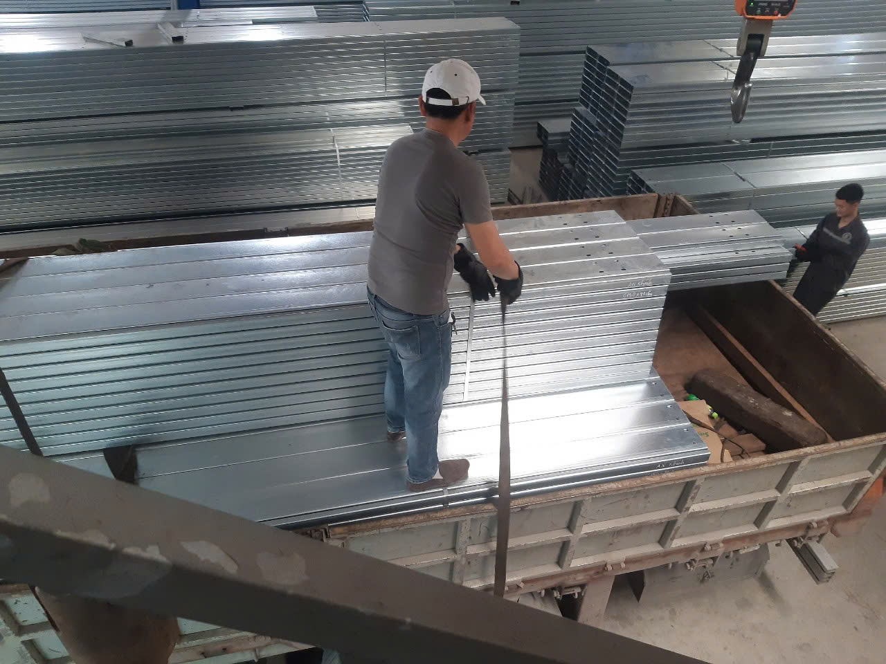 Xà gồ C mạ kẽm Hòa Phát có đặc điểm gì?