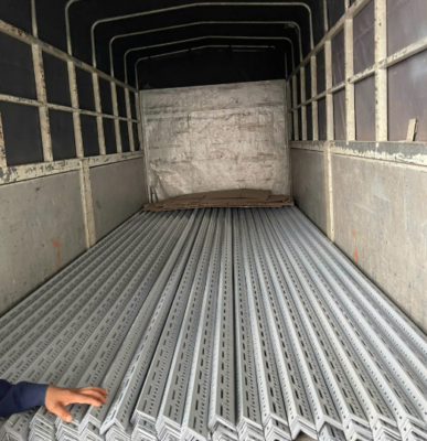 Các thanh sắt được di chuyển một cách dễ dàng, gọn nhẹ, không bị hư hỏng kể cả khi bạn di chuyển dưới trời mưa.