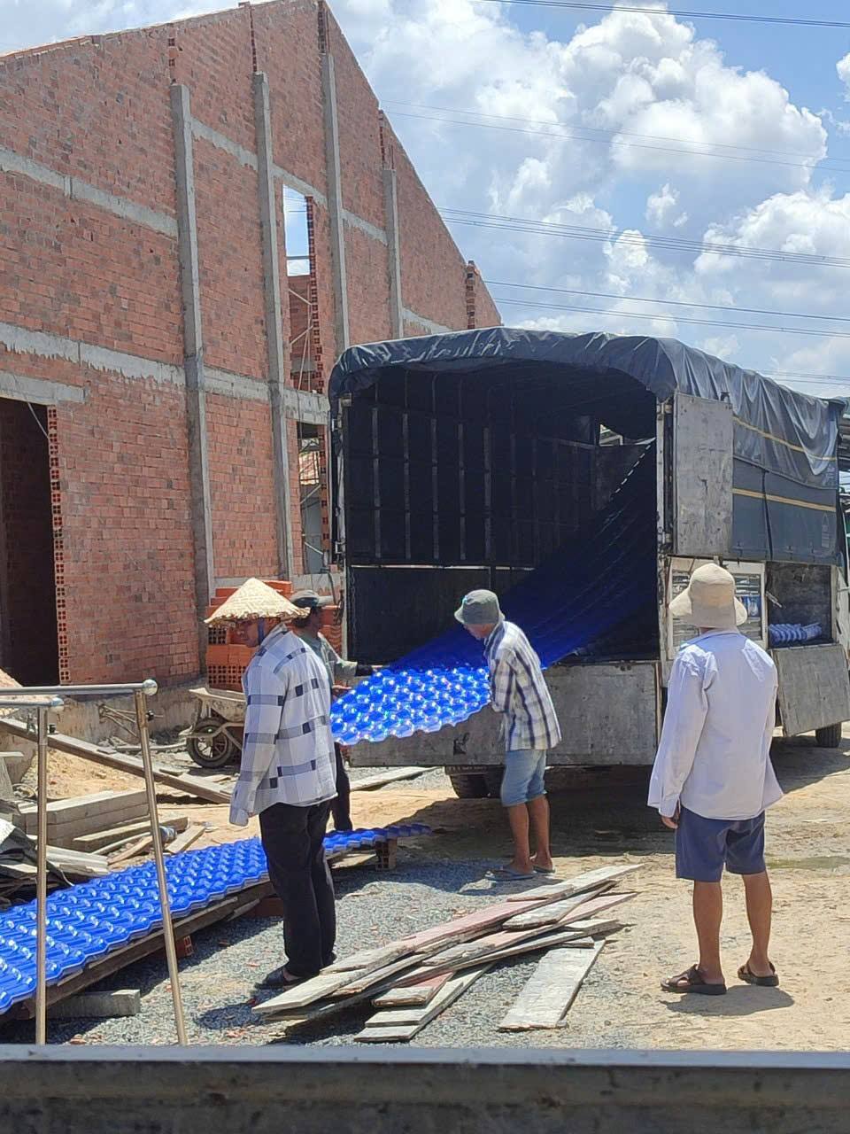 Giao tôn nhựa giả ngói