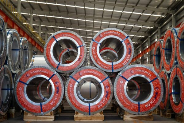Giá Tôn Đông Á 0.40mm là sự lựa chọn hoàn hảo cho những ai cần một sản phẩm bền – đẹp – giá hợp lý