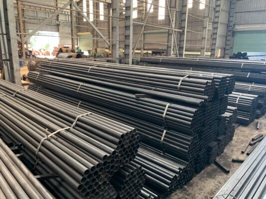 Thép ống đen có giá thành rẻ hơn so với thép ống mạ kẽm hoặc thép không gỉ nhưng vẫn đảm bảo chất lượng.