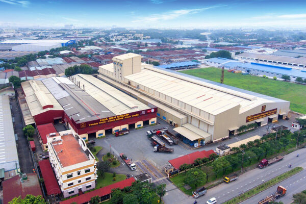 Tôn Hoa Sen là thương hiệu hàng đầu tại Việt Nam trong lĩnh vực sản xuất và kinh doanh tôn thép
