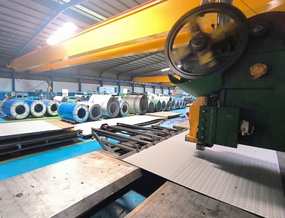 tấm gân chống trượt 4