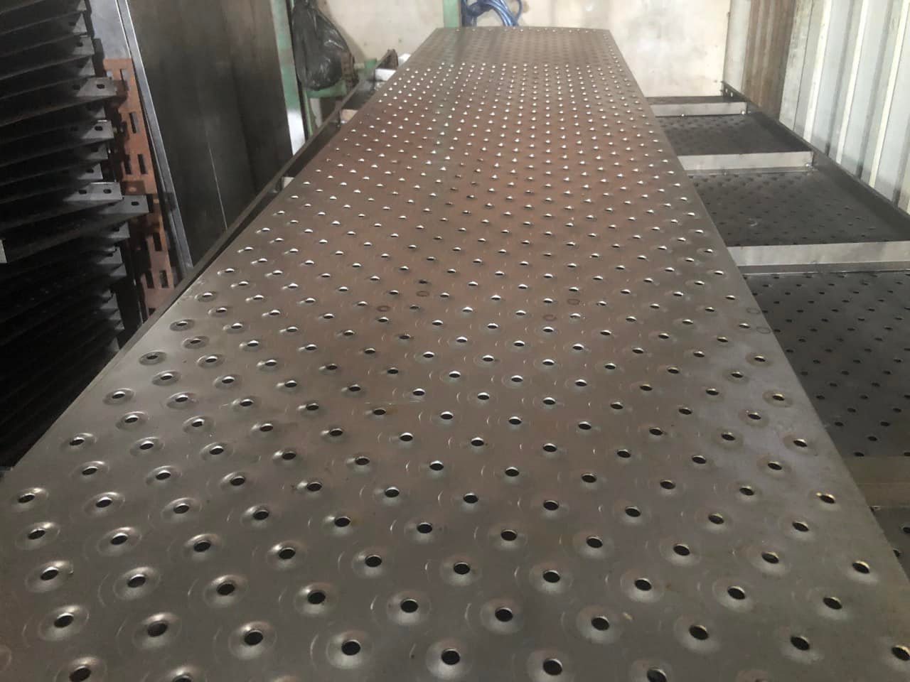 Giới Thiệu Chung Về tấm inox chống trượt