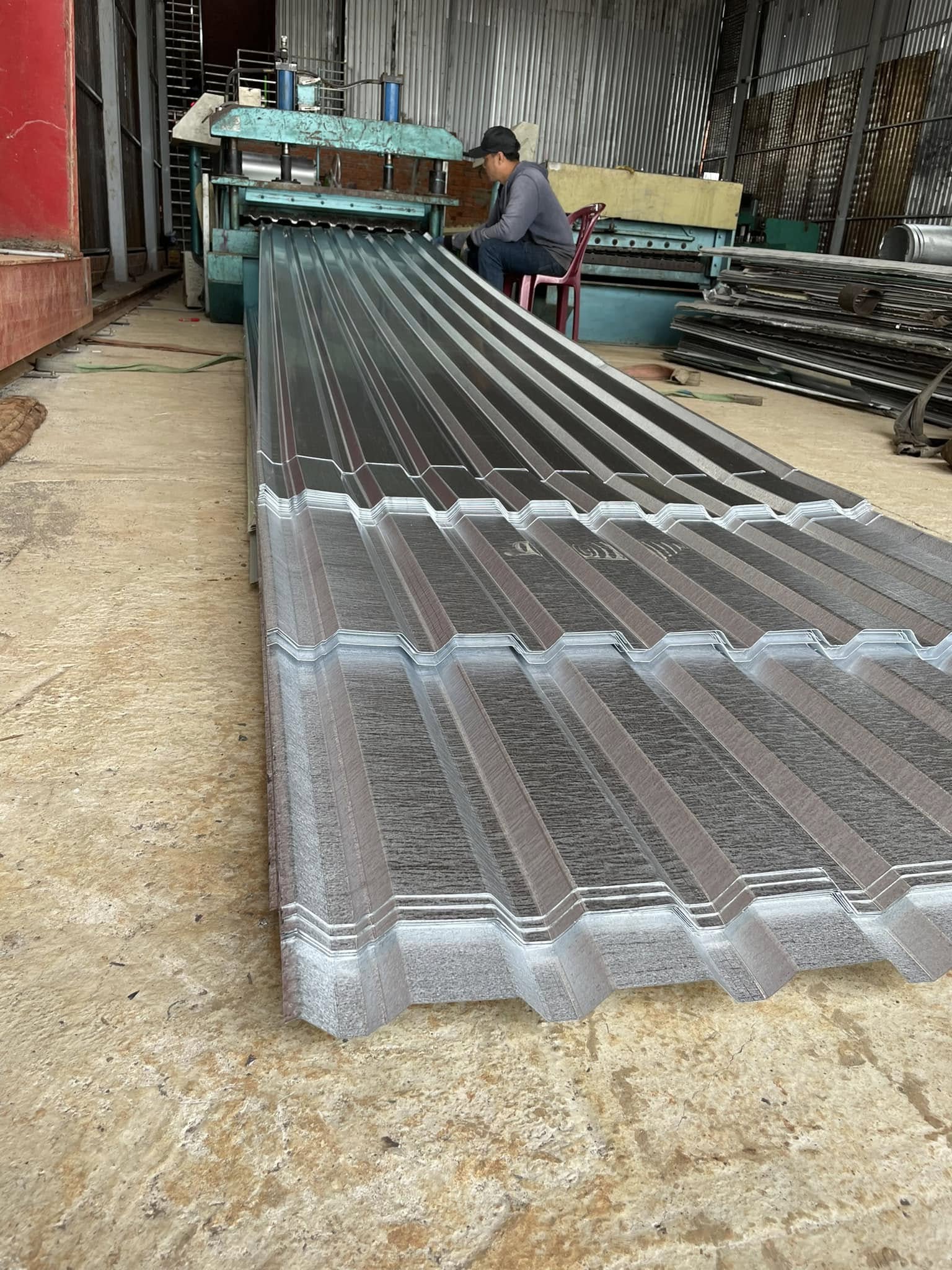 Tôn kẽm lợp mái được sử dụng cho nhiều công trình