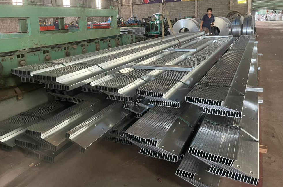Có nên sử dụng xà gồ Z Hoa Sen hay không?