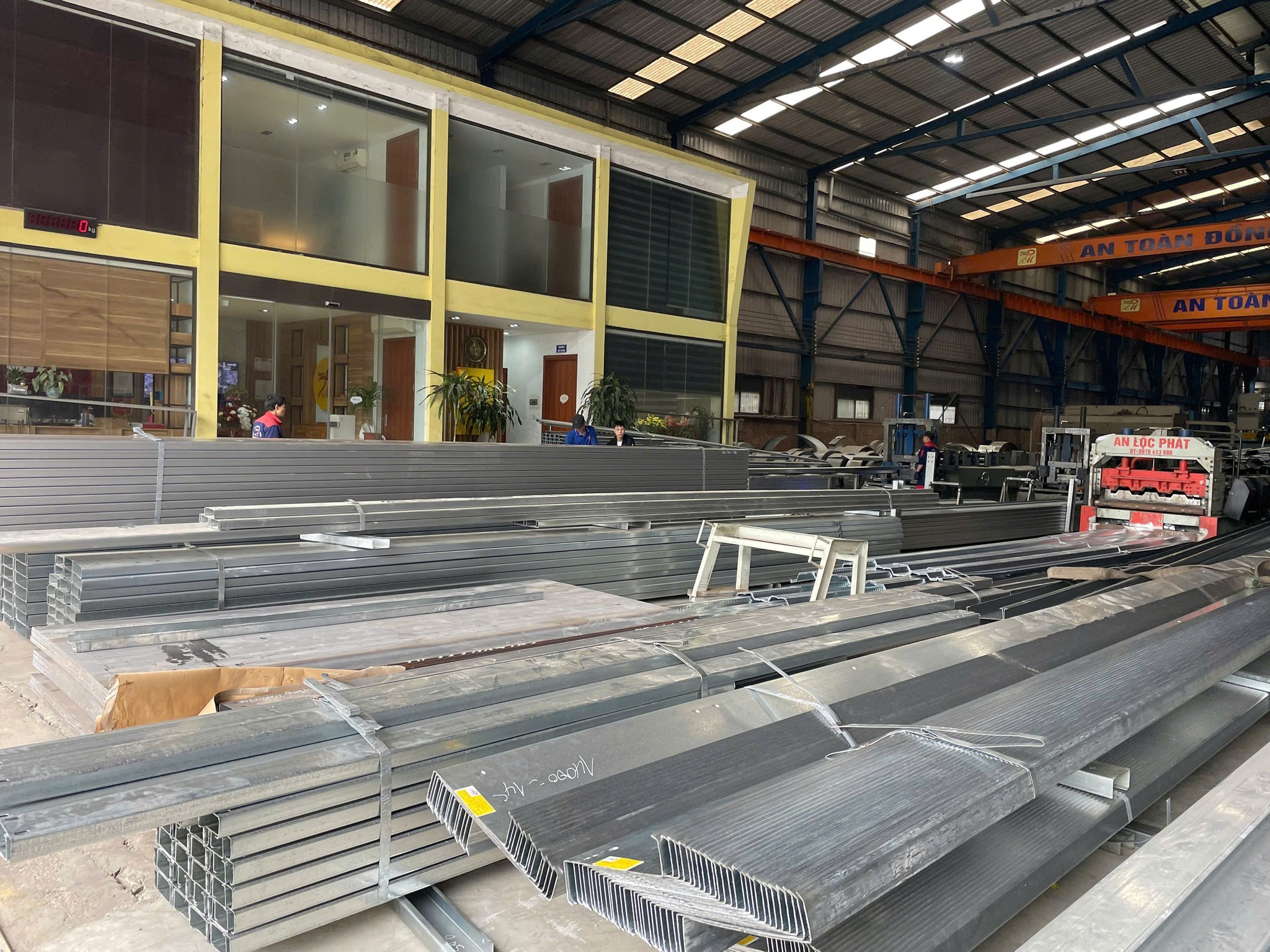 Mua xà gồ Z Hoa Sen ở đâu uy tín, chất lượng? Tiêu chí lựa chọn đơn vị cung cấp uy tín