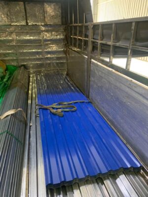 Tôn lợp giá rẻ là một trong những lựa chọn phổ biến cho các công trình dân dụng khi chủ đầu tư hoặc gia chủ muốn tiết kiệm chi phí
