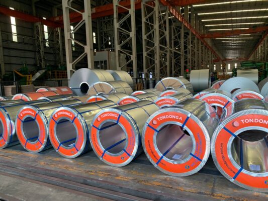 Tôn Đông Á chính hãng luôn có dòng chữ in trực tiếp trên bề mặt bằng công nghệ in lazer rõ ràng