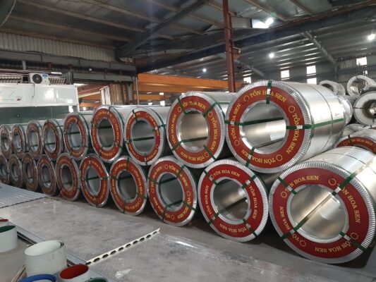Tôn Hoa Sen là lựa chọn lý tưởng cho các công trình như nhà ở, nhà xưởng, kho bãi và các dự án công nghiệp lớn
