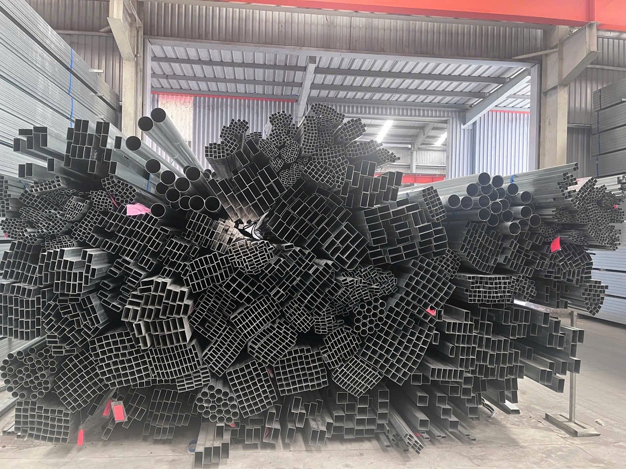 Thép hộp lỗi Thép hộp lỗi