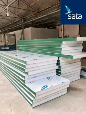 Báo giá thi công vách panel phụ thuộc vào nhiều yếu tố như loại panel (EPS, PU, Rockwool), độ dày, diện tích, độ khó công trình
