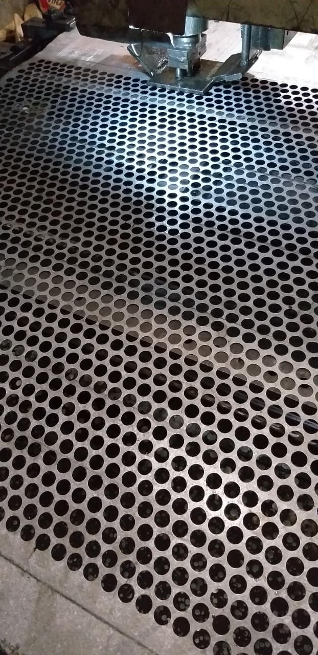 Tám inox đục lỗ được gia công bởi máy cắt đục chuyên nghiệp đem đến những sản phẩm vượt trội