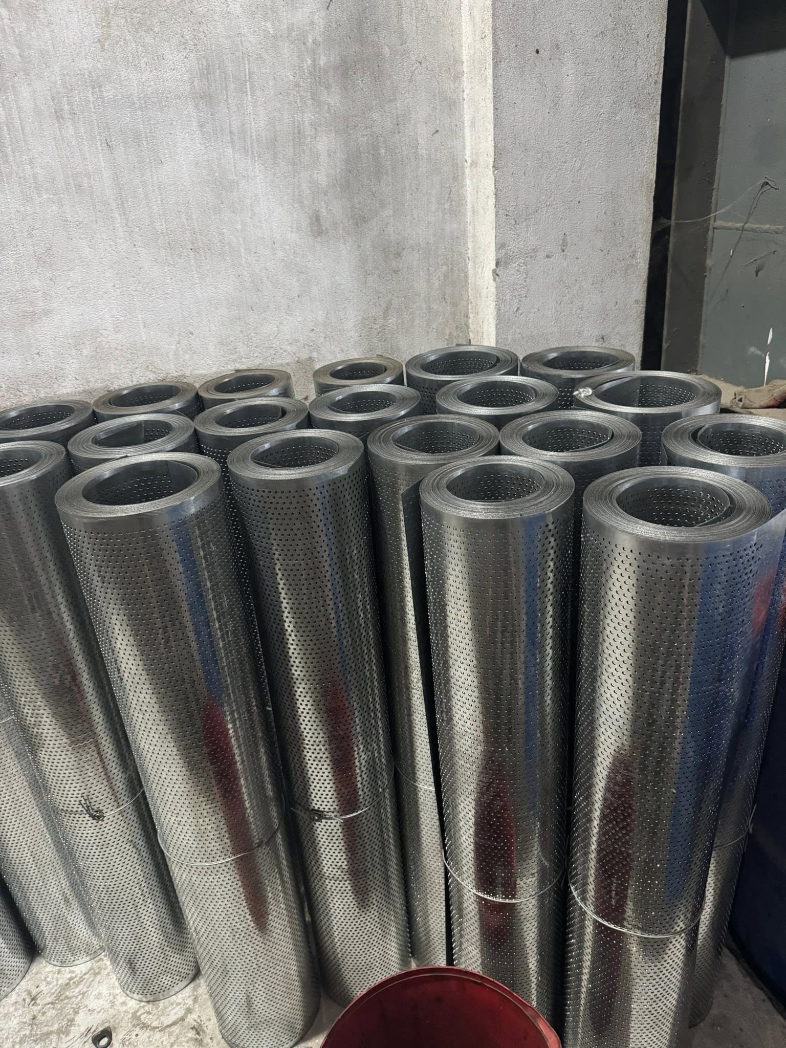 Tấm Tôn Kẽm đục lỗ dạng cuộn