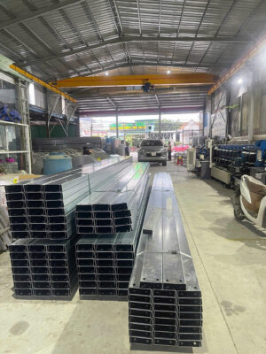 Là vật liệu chính trong hệ khung thép tiền chế, mái lợp tôn, nhà xưởng công nghiệp, kho bãi, trạm xăng…