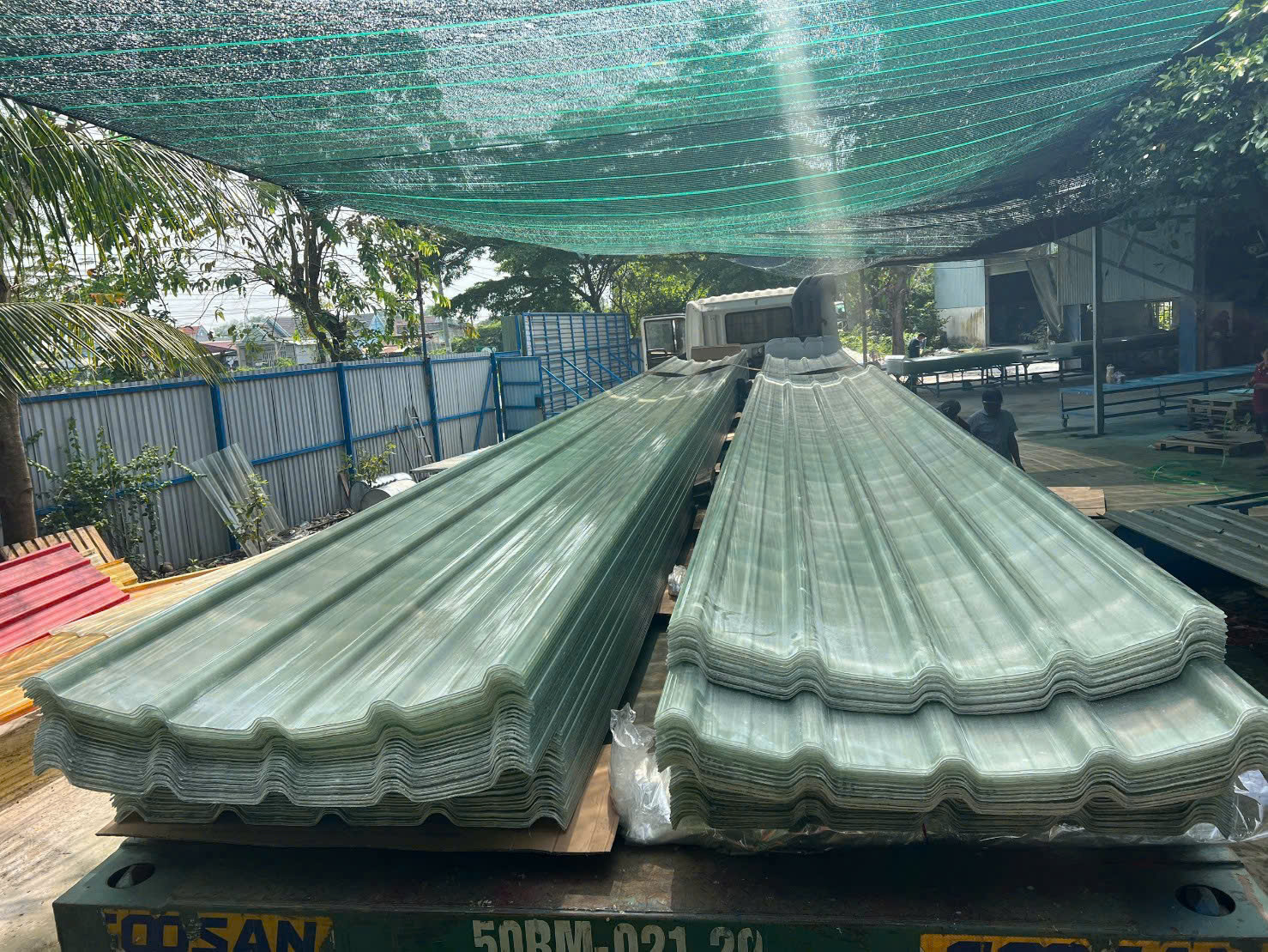 Tôn lấy sáng Composite Tôn lấy sáng Composite