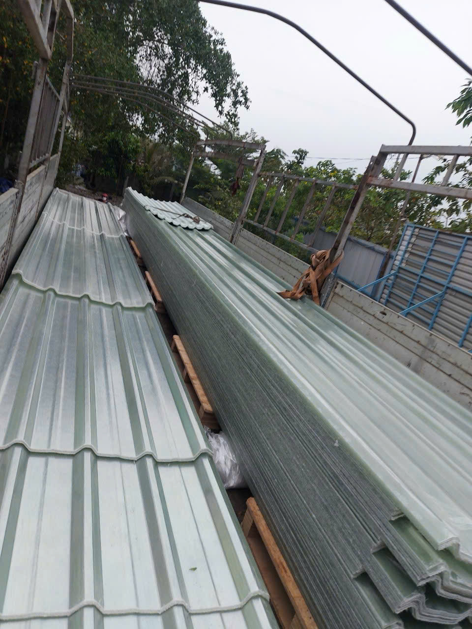 Tôn lấy sáng Composite
